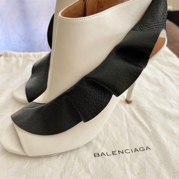 Balenciaga White Black Ruffle Peep Toe Heeled Booties - Size 38 - Picture 10 of 12